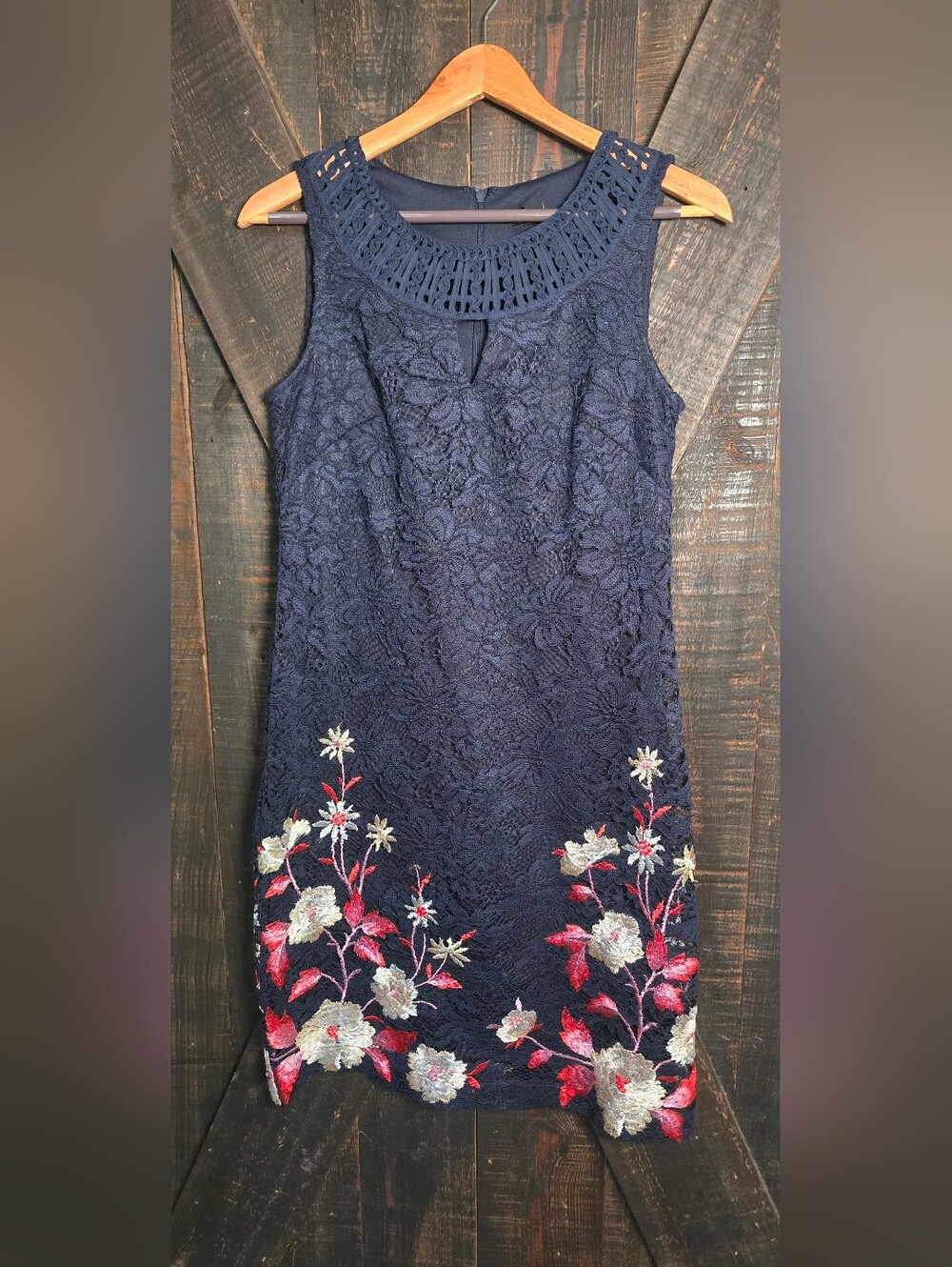 Roz & Ali Navy Lace Sheath Dress with Floral Embroidery Size 2